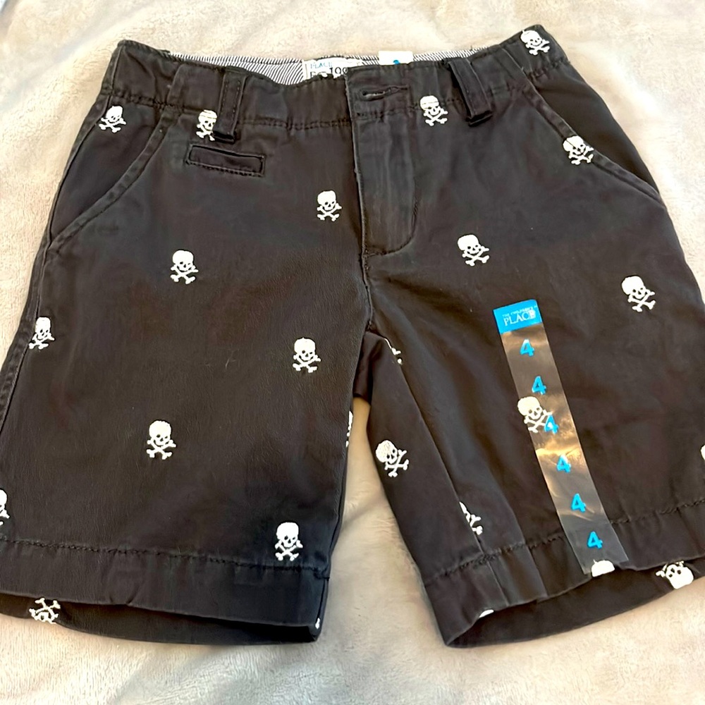Children’s Place Charcoal Skull and Crossbones Chino Shorts Size 4 NWT